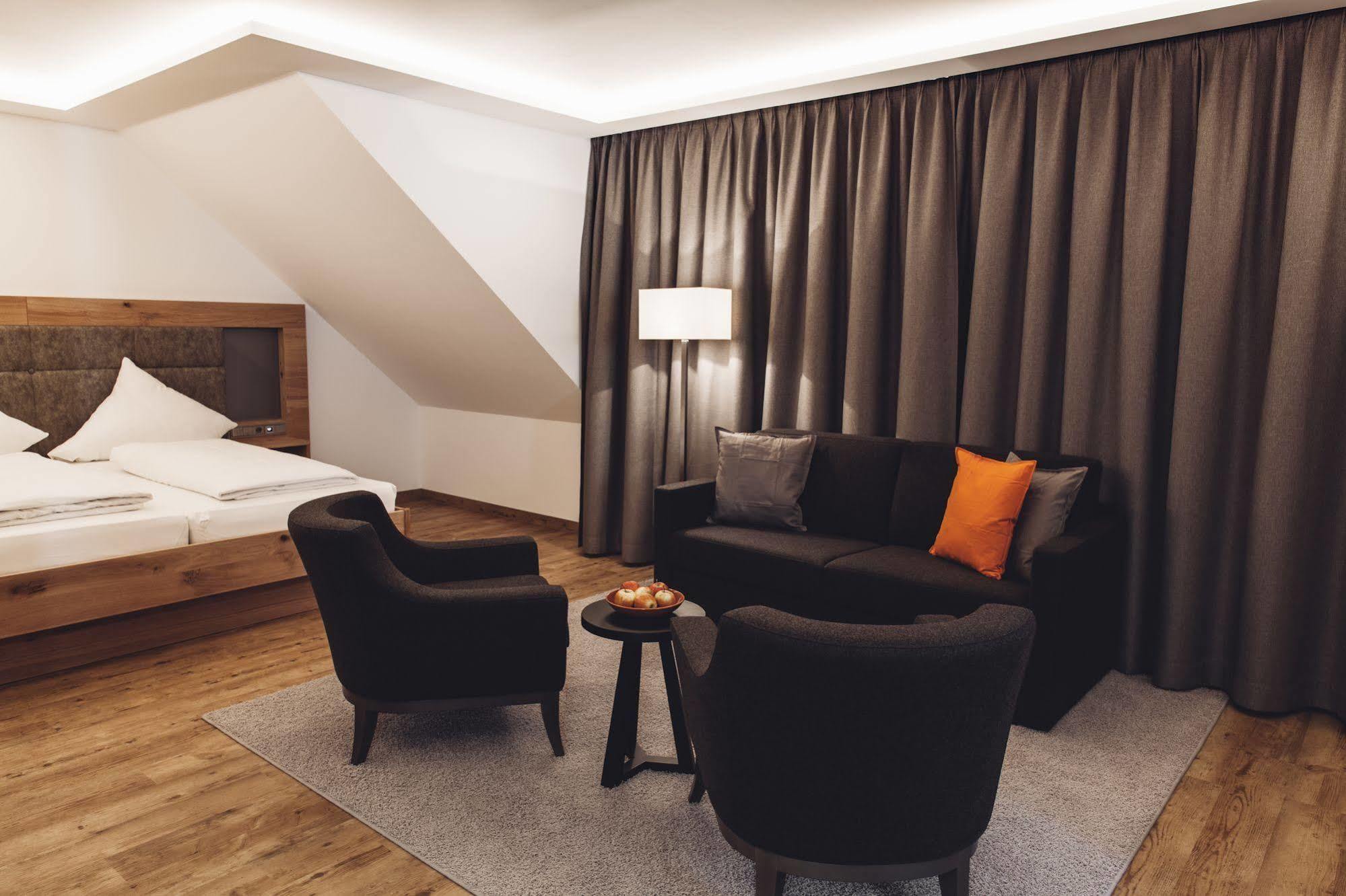 Ruehrberger Hof Hotel & Restaurant Grenzach-Wyhlen Bei Basel Luaran gambar