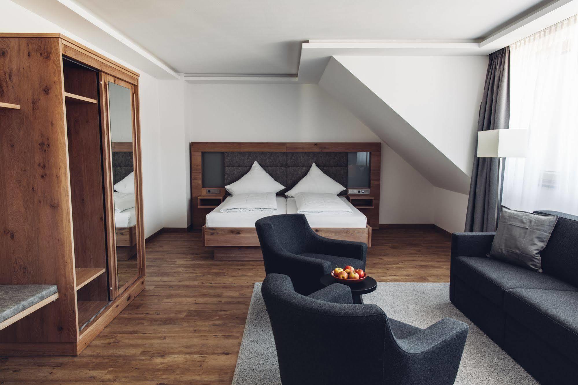 Ruehrberger Hof Hotel & Restaurant Grenzach-Wyhlen Bei Basel Luaran gambar